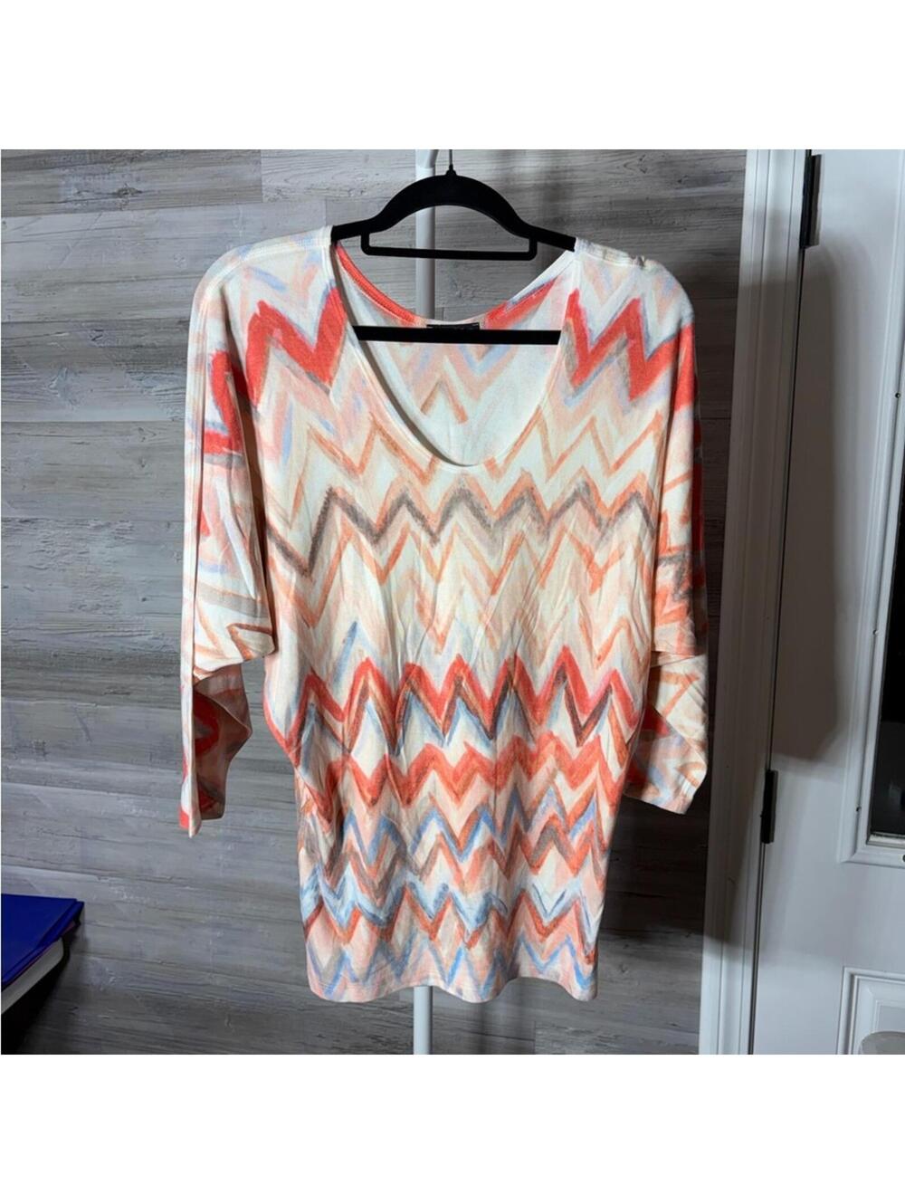 Nally & Millie USA Women's S/M Chevron Pattern V-Neck Top 963
